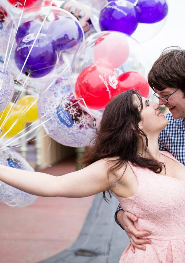 5 romantic spots in DisneyWorld for engagement photos